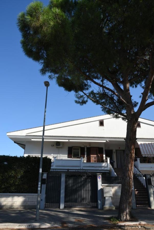 VILLA MAMITAS - Terrazza panoramica - box privato - servizio spiaggia Siponto Esterno foto